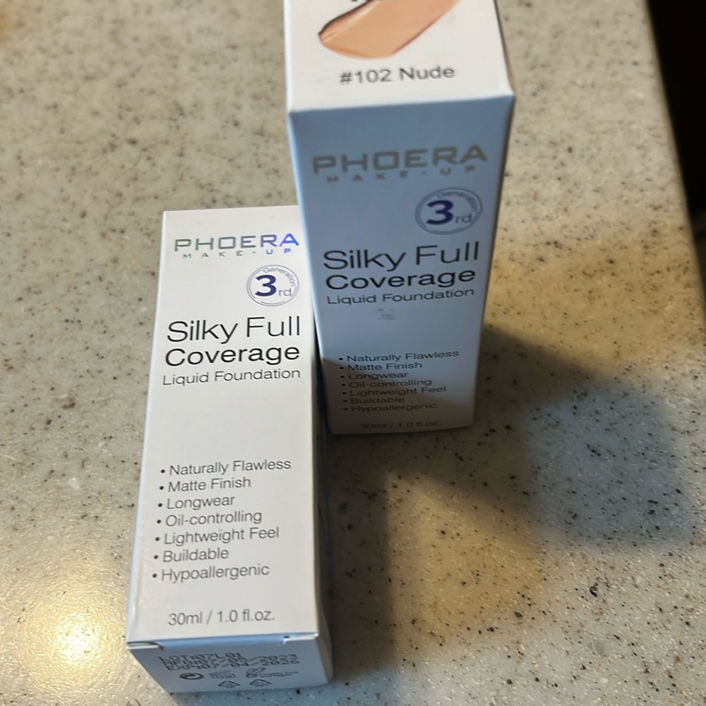 2 boxes New Phoera #102 liquid foundation